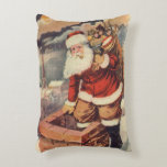 Vintage Christmas Victorian Santa Claus in Chimney アクセントクッション<br><div class="desc">Vintage illustration Victorian Merry Christmas holiday image featuring jolly old Saint Nicholas,  an old Santa Claus with a white beard and hat climbing down the chimney of a house with a sack full of toys on Christmas Eve. Happy Holidays and Season's Greetings!</div>