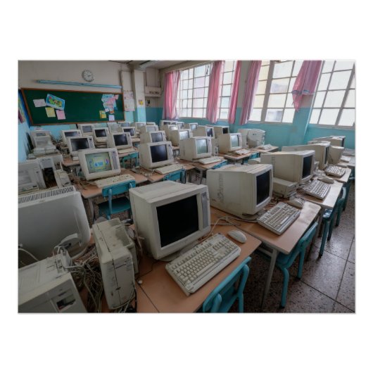 Vintage Computer Classroom with CRT Monitors ポスター (正面)