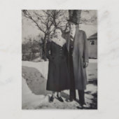 Vintage Couple Standing in Snow ポストカード (正面)