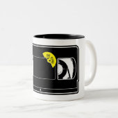 Vintage Distressed Video Tape Be Kind Rewind ツートーンマグカップ (正面右)