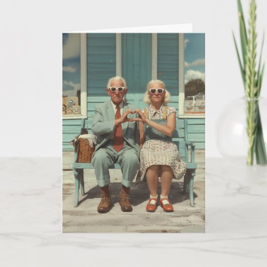 Vintage Elderly Couple Making Heart Gesture カード (正面)