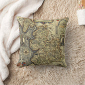Vintage Fantasy Map Explorer Pillow クッション (ブランケット)