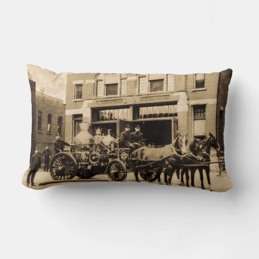 Vintage Fire Companyの馬が引く消防車 ランバークッション (正面)