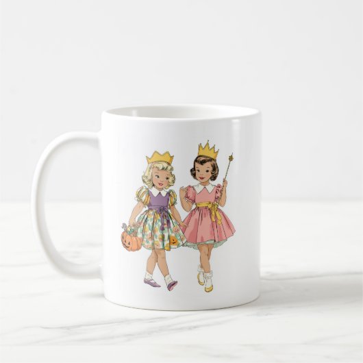 Vintage Halloween Retro Kids in Princess Costume コーヒーマグカップ (左)