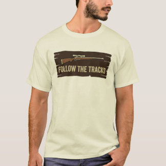 Vintage hunting trail sign vector illustration tシャツ