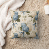 Vintage Hydrangea Bouquet Pattern クッション (ブランケット)
