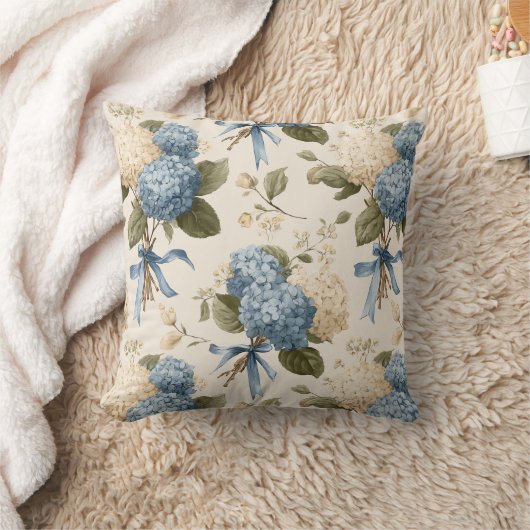 Vintage Hydrangea Bouquet Pattern クッション (ブランケット)