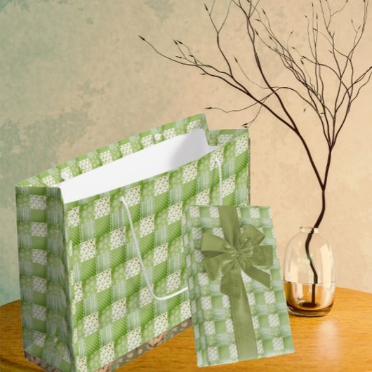 Vintage Look Green Yellow Ecru Patchwork  ラージペーパーバッグ