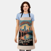 Vintage Minneapolis Minnesota Retro Travel Poster  エプロン (着用した状態)