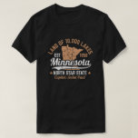 Vintage Minnesota Land of 10,000 Lakes Map Design Tシャツ<br><div class="desc">Celebrate your Minnesota pride with this vintage-inspired design featuring the iconic 'Land of 10, 000 Lakes' and 'North Star State' nicknames. This distressed graphic includes an outline of the Minnesota state map, the establishment year 'EST 1858', and its capital city 'Saint Paul'. Perfect for residents, visitors, or anyone who loves...</div>