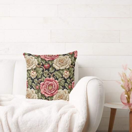 Vintage Modern Cabbage Roses on Black クッション (ソファ)