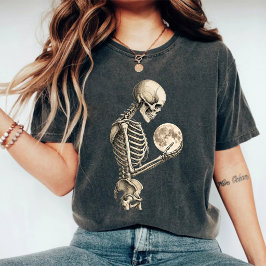 Vintage Moonlight Skeleton Holding Full Moon Gothi Tシャツ