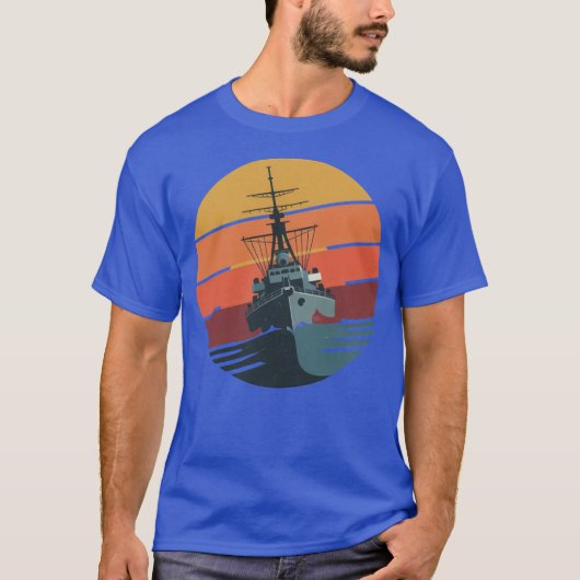 Vintage Naval Ship Retro Sunset Design Tシャツ (正面)