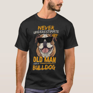 Vintage Never Underestimate An Old Man With A Bull Tシャツ