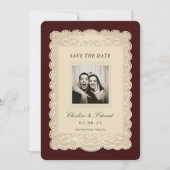 Vintage Paper Lace Burgundy Save the Date 招待状 (正面)