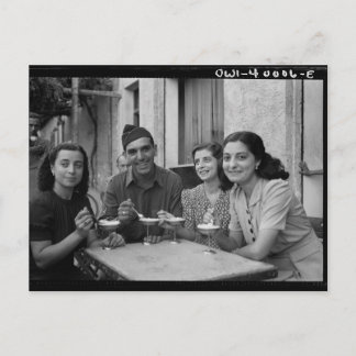 Vintage photo of people eating ice cream ポストカード