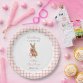 Vintage Pink Gingham Bunny Girl Baby Shower ペーパープレート (パーティー)