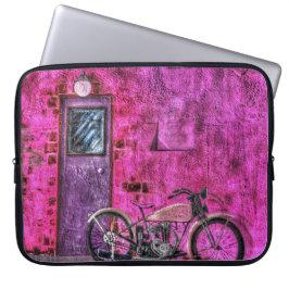 Vintage Retro Pink Motorcycle Alley ラップトップスリーブ