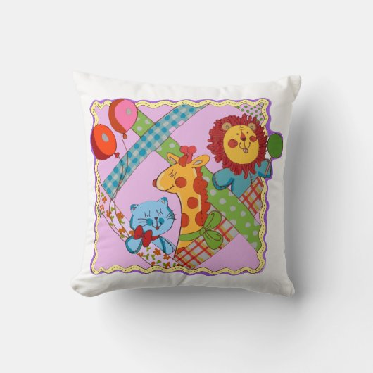 Vintage Safari Animals Throw Pillow クッション (正面)