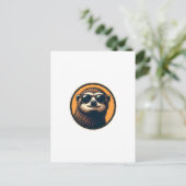 Vintage Sloth Sunglasses Retro Badge Art 2 ポストカード (スタンド正面)