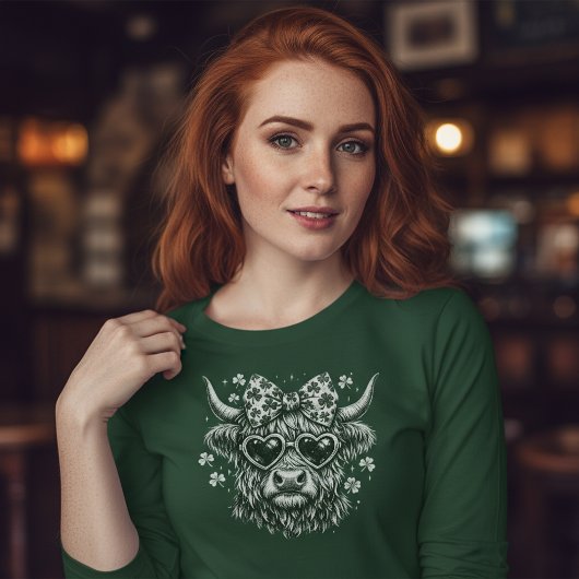 Vintage St. Patrick's Day Highland Cow Tシャツ