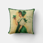 Vintage St. Patrick's Day Lass Wearing Green クッション (正面)