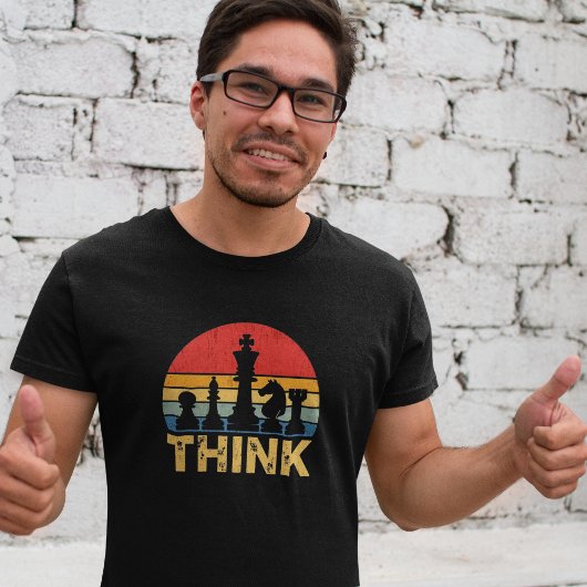 Vintage Sunset Chess Artwork – Inspiring "Think"  Tシャツ
