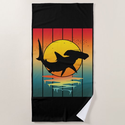 Vintage Sunset Hammerhead Shark  ビーチタオル (正面)