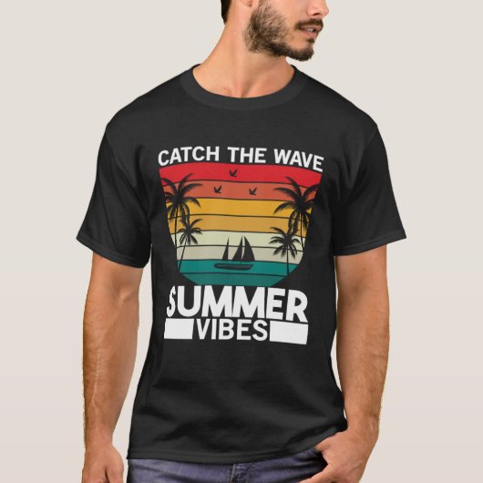 Vintage Surfer Retro Surfing Beach Summer Vacation Tシャツ (正面)