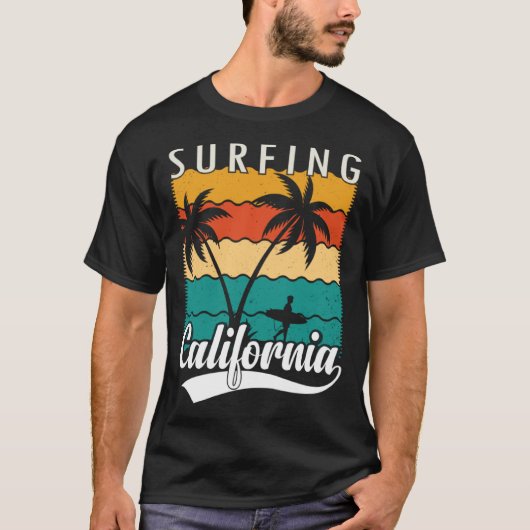 Vintage Surfer Retro Surfing Beach Summer Vacation Tシャツ (正面)