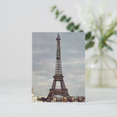 Vintage Tourists Traveling in Paris Eiffel Tower ポストカード (スタンド正面)