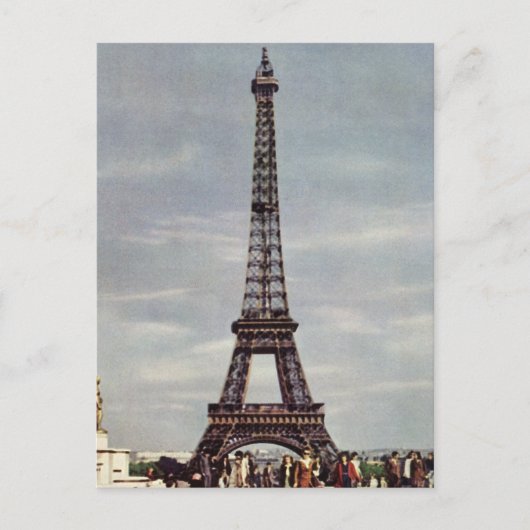 Vintage Tourists Traveling in Paris Eiffel Tower ポストカード (正面)