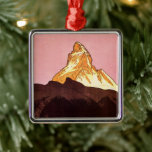 Vintage Travel, Matterhorn Mountain，スイス メタルオーナメント<br><div class="desc">ヴィンテージイラストレーション広告ヨーロッパの旅行ポスターまたは荷物表示スイスのツェルマットから、雪のベースでマッターホルン山を覆った。ツェルマット、マターホルン4505mシュワイズ。</div>