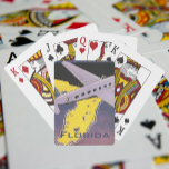 Vintage Travel Poster, Florida from Air Airplane トランプ<br><div class="desc">ヴィンテージイラストレーションアメリカ合衆国フロリダからの旅行ポスターまたは荷物ラベルは、フロリダの海岸線の州上の空のプロペラの飛行機飛んでいる、海と有名なビーチを特集。フロリダだ！</div>