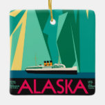 Vintage Travel Poster、Taku Glacier、アラスカ セラミックオーナメント<br><div class="desc">ヴィンテージイラストレーション米国アメリカ合衆国の旅行ポスターまたはラゲージラベルTaku Glacier,  Alaskaから氷河と距離に氷河の海でクルーズ船を搭載。</div>
