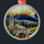 Vintage Travel, Women of Abruzzo，イタリア メタルオーナメント<br><div class="desc">ヴィンテージイラストレーションヨーロッパの旅行ポスターまたはラゲージラベルAbruzzo，イタリアのコスチューム、ドレスや帽子の服を着た女性のグループ伝統的をフィーチャー。群衆は遠くに山をかぶった雪で町の教会に通じる道路に立っている。</div>
