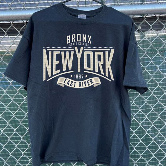 Vintage varsity letters New York Bronx Tシャツ
