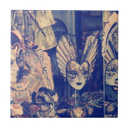 Vintage Venetian carnival masks タイル (正面)