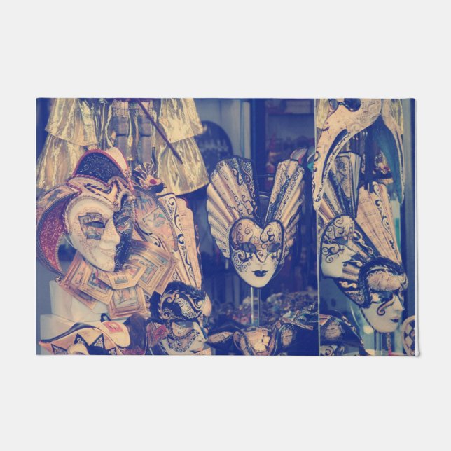 Vintage Venetian carnival masks ドアマット (正面)