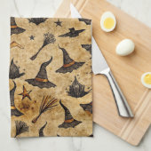 Vintage Witch Hats & Broomsticks Halloween Pattern キッチンタオル (四つ折り)