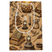 Vintage Witchcraft Books & Candles Pattern (2) ミディアムペーパーバッグ (正面)
