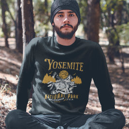 Vintage Wolf in Yosemite Wilderness スウェットシャツ