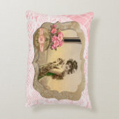 VintageBeautyはピンクのレースのDoily AccentPillowを組み立てました アクセントクッション (裏面(縦))