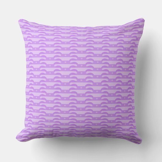 Violet Dreams-Light Purple Throw Pillow クッション (正面)