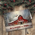 Virginia Winter Barn Cardからのメリークリスマス<br><div class="desc">このクリスマスカードの前の冬の夜白熱［赤熱］光を放つに、大きな赤い納屋が堂々と立っている。雪に覆われた道は、開いた納屋のドアに通じる。下の暗い赤の文字は現在「バージニアからのメリークリスマス」と言っているが、内側の文字のように、好きなように変更することができる。</div>