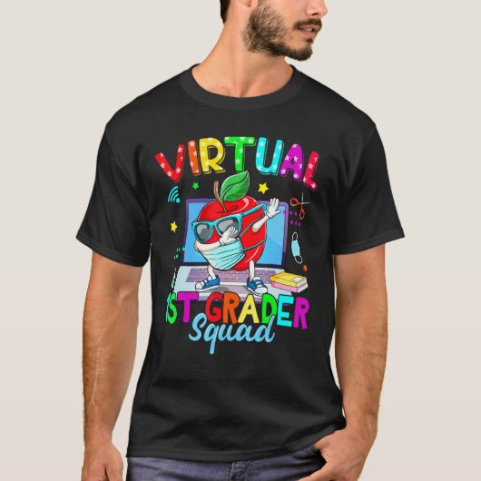 Virtual 1st Grade Squad Apple Mask Back To School  Tシャツ (正面)