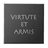 Virtute et arms タイル (正面)
