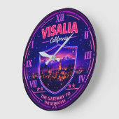 Visalia California Gateway to the Sequoias ラージ壁時計 (傾斜)