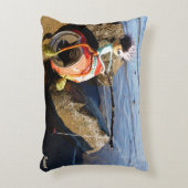 Vissende Fubby op een blikje aan de waterkant. アクセントクッション (正面(垂直))