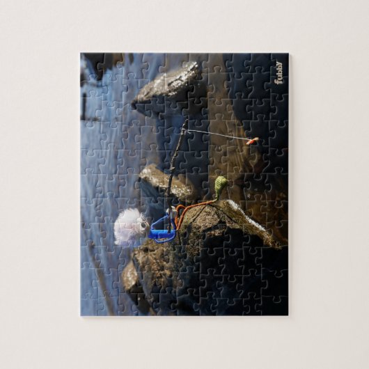 Vissende Fubby op een steen. ジグソーパズル (縦)